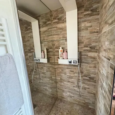 10m2 Cosy Sur نيس